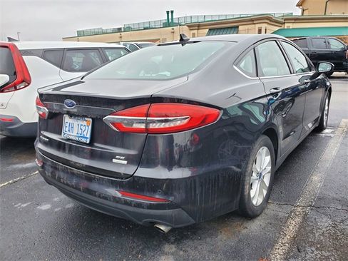Used 2020 Ford Fusion SE image 3