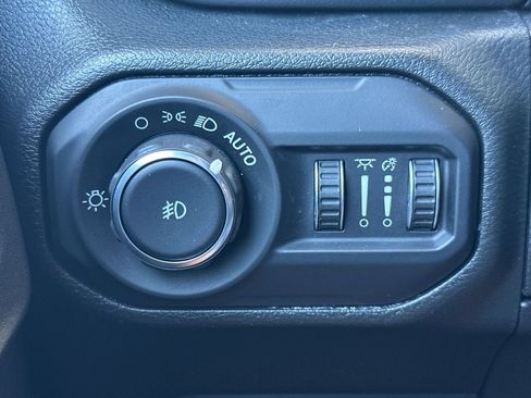 Used 2022 Jeep Wrangler Unlimited Sahara AWD/4WD image 30