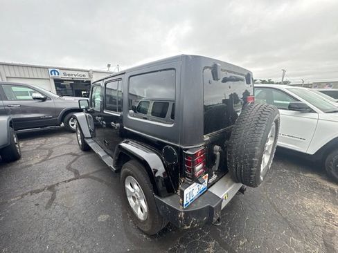 Used 2015 Jeep Wrangler Unlimited Sahara w/ Connectivity Group AWD/4WD image 21