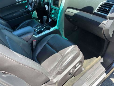 Used 2014 Ford Explorer XLT w/ Equipment Group 202A AWD/4WD image 15