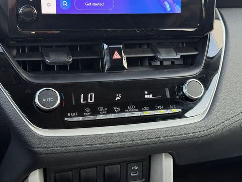 Used 2025 Toyota Corolla Cross LE image 24