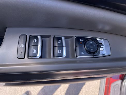 Used 2025 Kia Carnival FWD image 18