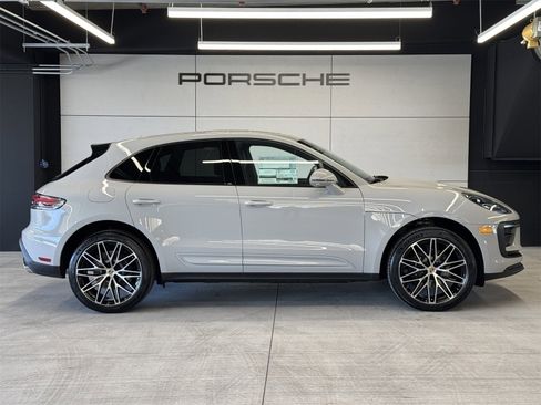 Used 2025 Porsche Macan image 27