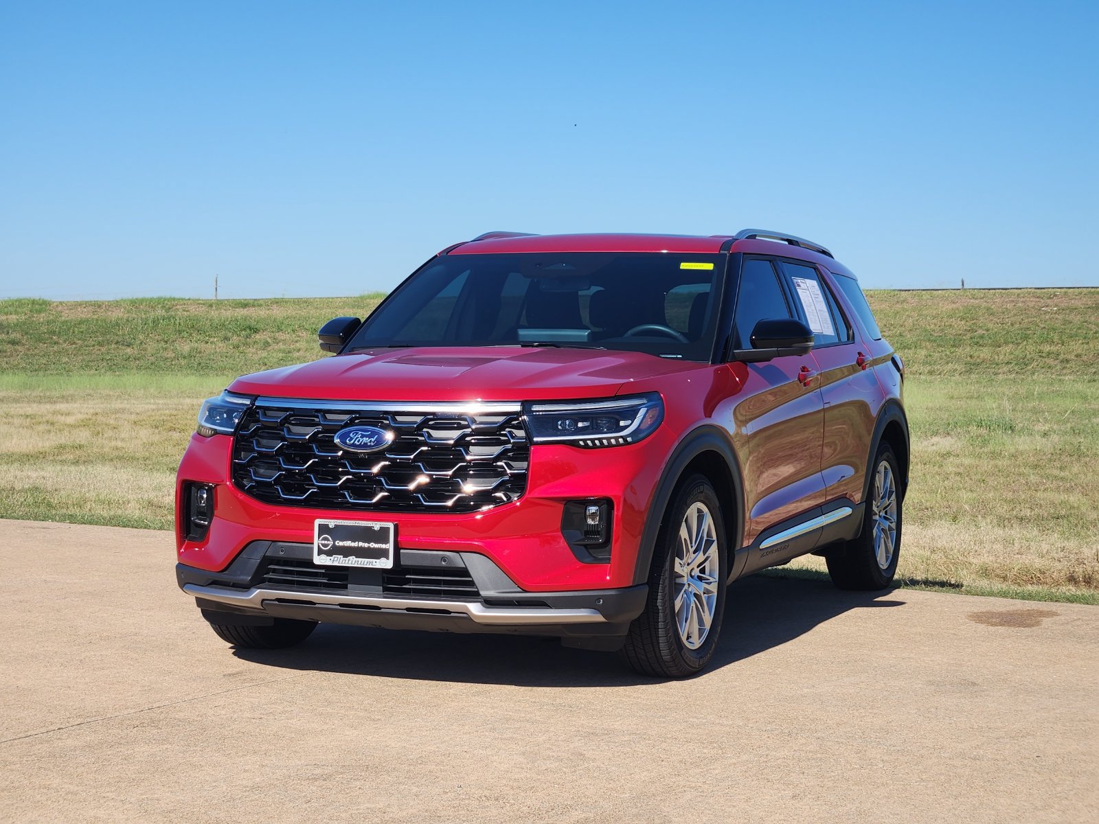 Used 2026 Ford Explorer Platinum RWD image 2