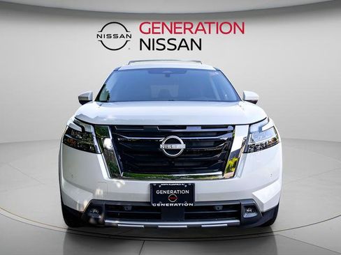 Certified 2024 Nissan Pathfinder SL image 2