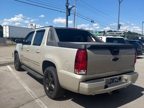 Used 2007 Chevrolet Avalanche LTZ w/ LTZ Preferred Equipment Group AWD/4WD image 4