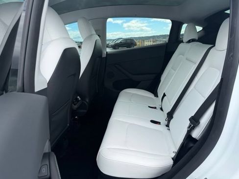 Used 2023 Tesla Model Y Long Range AWD/4WD image 11