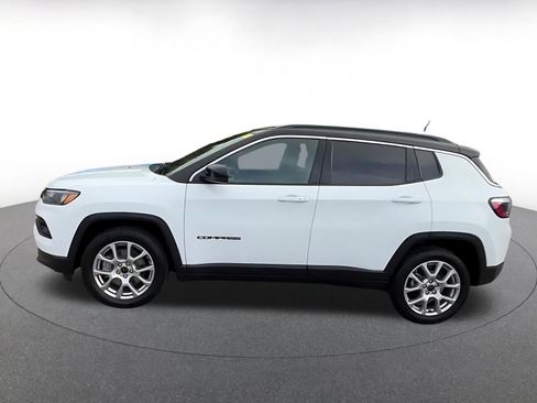 Used 2025 Jeep Compass Limited AWD/4WD image 9