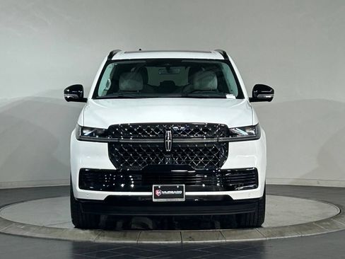 New 2026 Lincoln Navigator Reserve w/ Jet Appearance Package AWD/4WD image 3