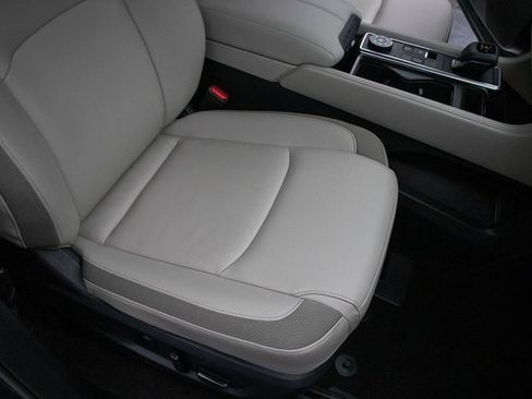 Used 2024 Nissan Pathfinder SL w/ Black Appearance Package image 17