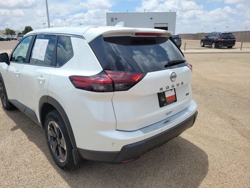 Certified 2024 Nissan Rogue SV FWD image 8