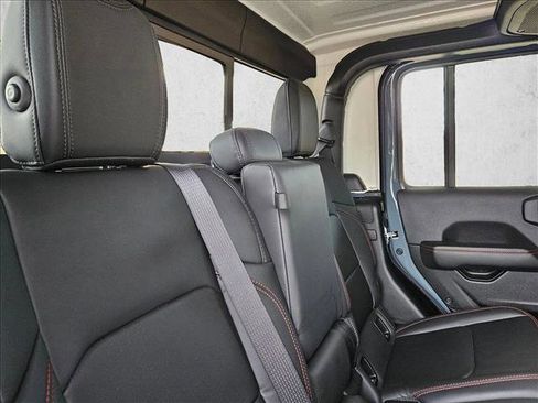 Used 2025 Jeep Gladiator Rubicon w/ Convenience Group image 22