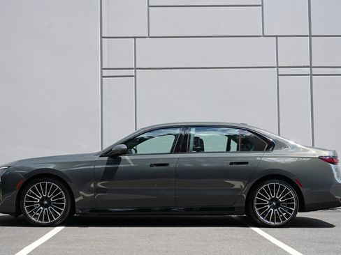 Used 2026 BMW 740i w/ Premium Package RWD image 9