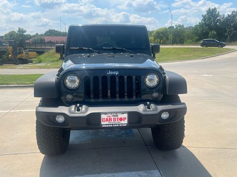 Used 2017 Jeep Wrangler Unlimited Rubicon w/ Connectivity Group image 3