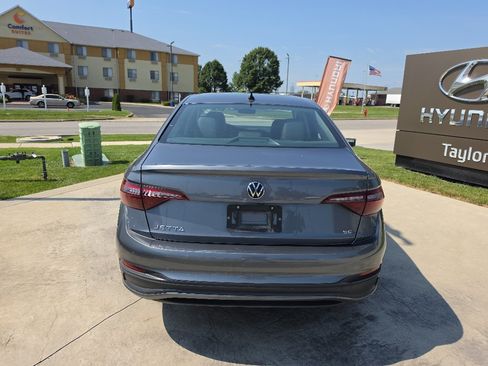 Used 2024 Volkswagen Jetta SE FWD image 6