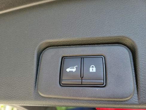 Used 2025 Nissan Rogue SV FWD image 11