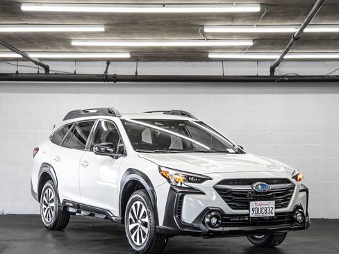 Used 2023 Subaru Outback Premium image 7