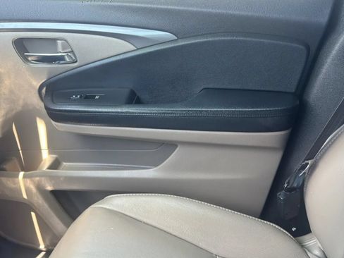 Used 2017 Honda Pilot EX-L image 17