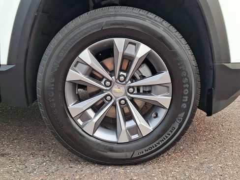 Used 2026 Chevrolet Equinox LT w/ Convenience Package II FWD image 8