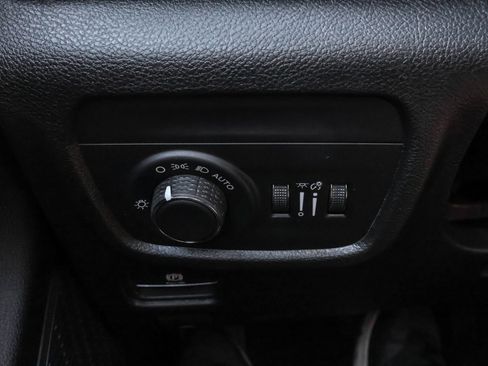 New 2025 Jeep Grand Cherokee Altitude image 28