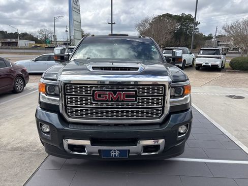 Used 2019 GMC Sierra 2500 Denali image 2