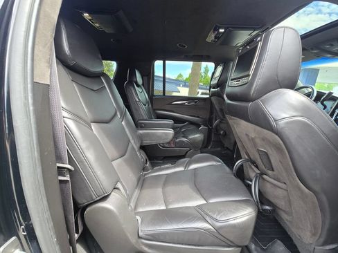 Used 2018 Cadillac Escalade ESV Platinum AWD/4WD image 12