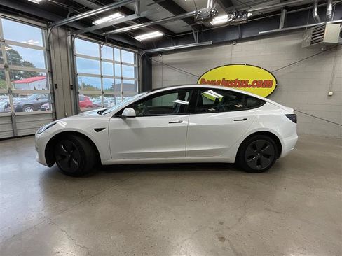 Used 2022 Tesla Model 3 Long Range AWD/4WD image 2