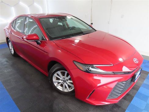 Used 2025 Toyota Camry LE FWD image 5
