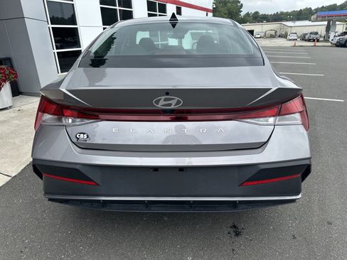 Used 2024 Hyundai Elantra SEL image 7