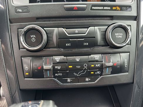 Used 2018 Ford Explorer XLT w/ Equipment Group 202A AWD/4WD image 13