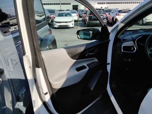 Used 2021 Chevrolet Equinox LS w/ LS Convenience Package FWD image 10