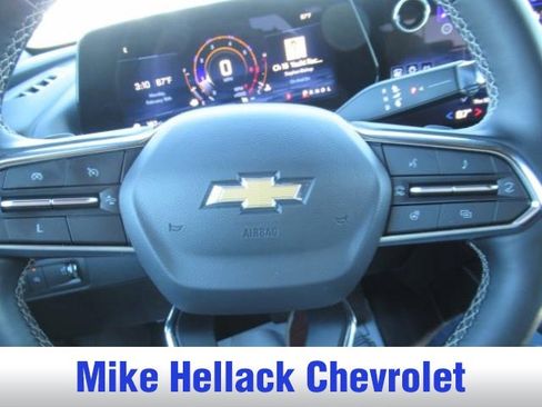 Used 2025 Chevrolet Traverse LT image 24