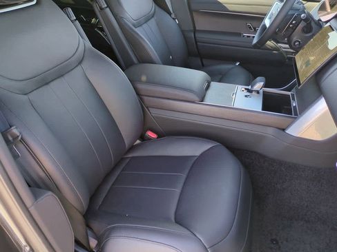 New 2025 Land Rover Range Rover Long Wheelbase SE image 22