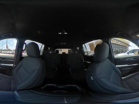 Used 2025 Chevrolet Traverse LT FWD image 46