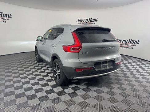 Used 2024 Volvo XC40 B5 Core image 11