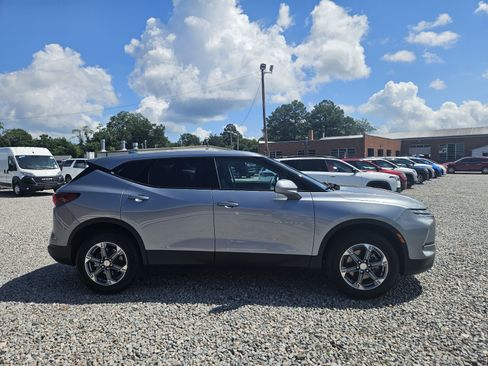 Used 2025 Chevrolet Blazer LT AWD/4WD image 4