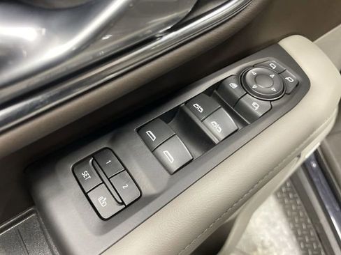 Used 2024 Chevrolet Tahoe Z71 w/ Z71 Off-Road Package AWD/4WD image 13