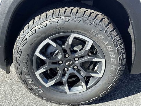 New 2026 Chevrolet Equinox ACTIV w/ Convenience Package III AWD/4WD image 32