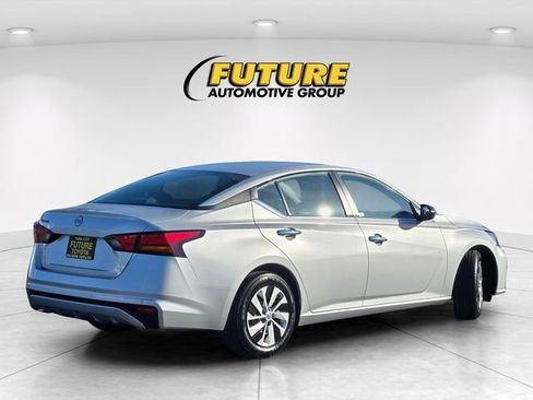 Used 2024 Nissan Altima 2.5 S FWD image 5