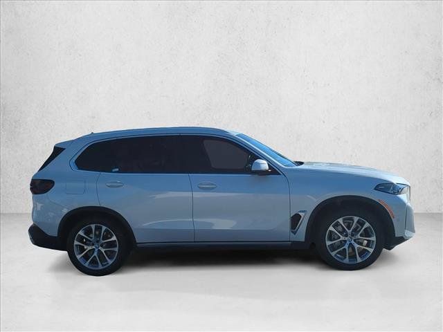 Used 2024 BMW X5 xDrive40i w/ Premium Package AWD/4WD image 4