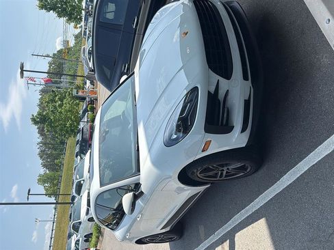 Used 2020 Porsche Macan AWD/4WD image 2