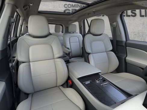 New 2026 Lincoln Aviator Reserve w/ Luxury Package RWD image 10