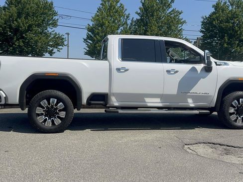 Used 2024 GMC Sierra 2500 Denali w/ Denali Reserve Package AWD/4WD image 4