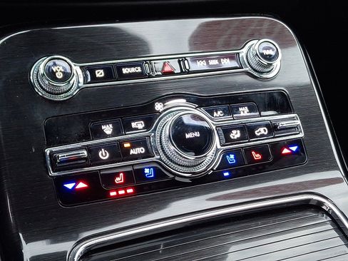 Used 2022 Lincoln Nautilus Reserve w/ Equipment Group 201A image 16