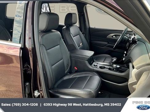 Used 2023 Chevrolet Traverse LT w/ LT Premium Package image 6