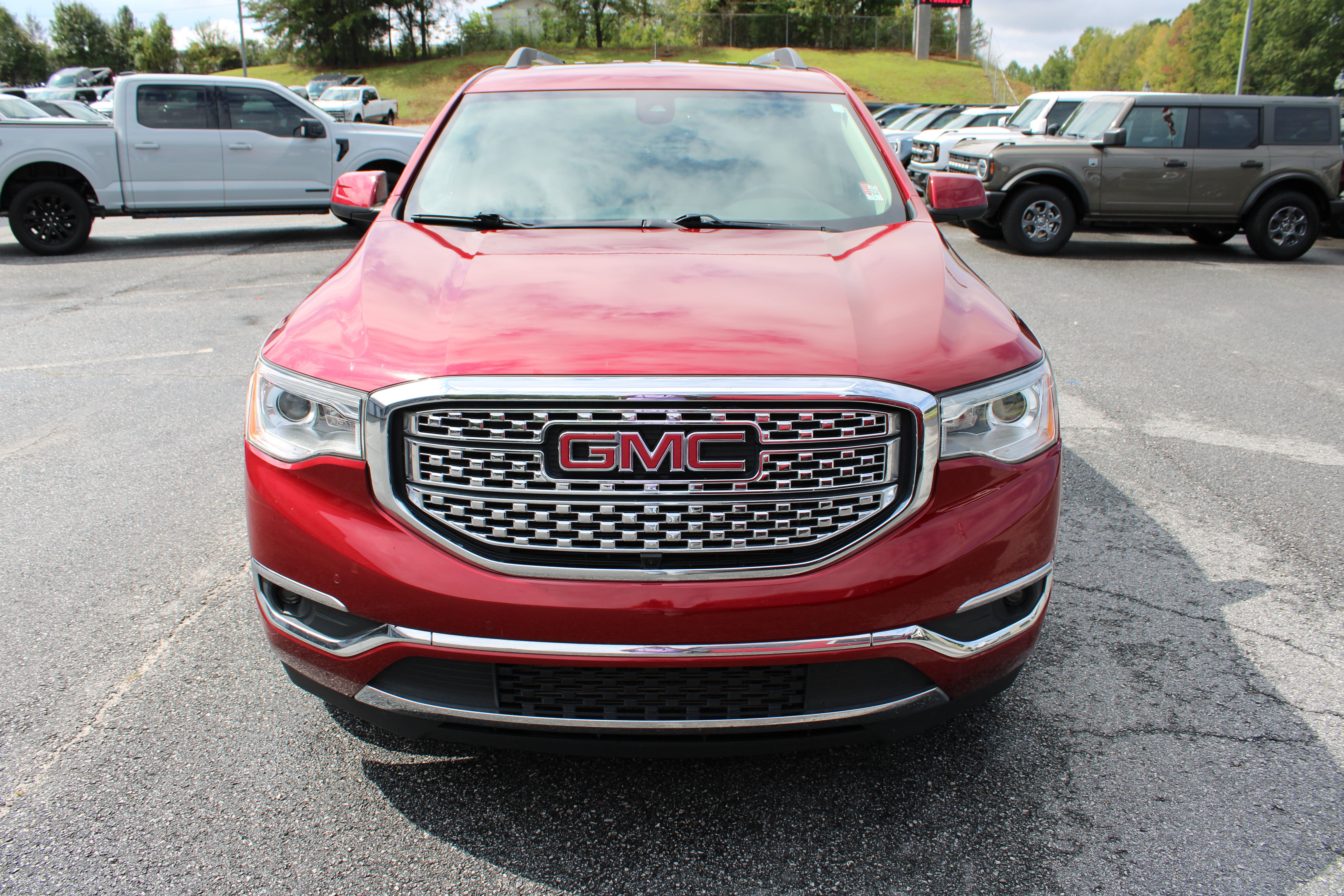 Used 2019 GMC Acadia Denali w/ Technology Package FWD image 3