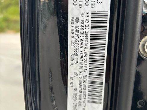 Used 2018 Jeep Cherokee Limited image 32