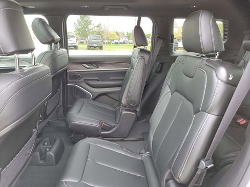 New 2026 Jeep Grand Cherokee L Limited w/ Limited Altitude Package AWD/4WD image 11