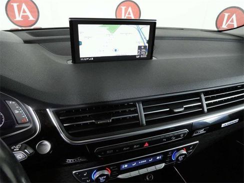 Used 2017 Audi Q7 3.0T Prestige w/ Prestige Package image 18