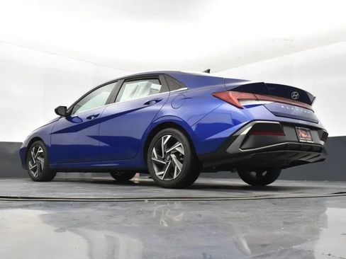 Used 2025 Hyundai Elantra SEL image 12